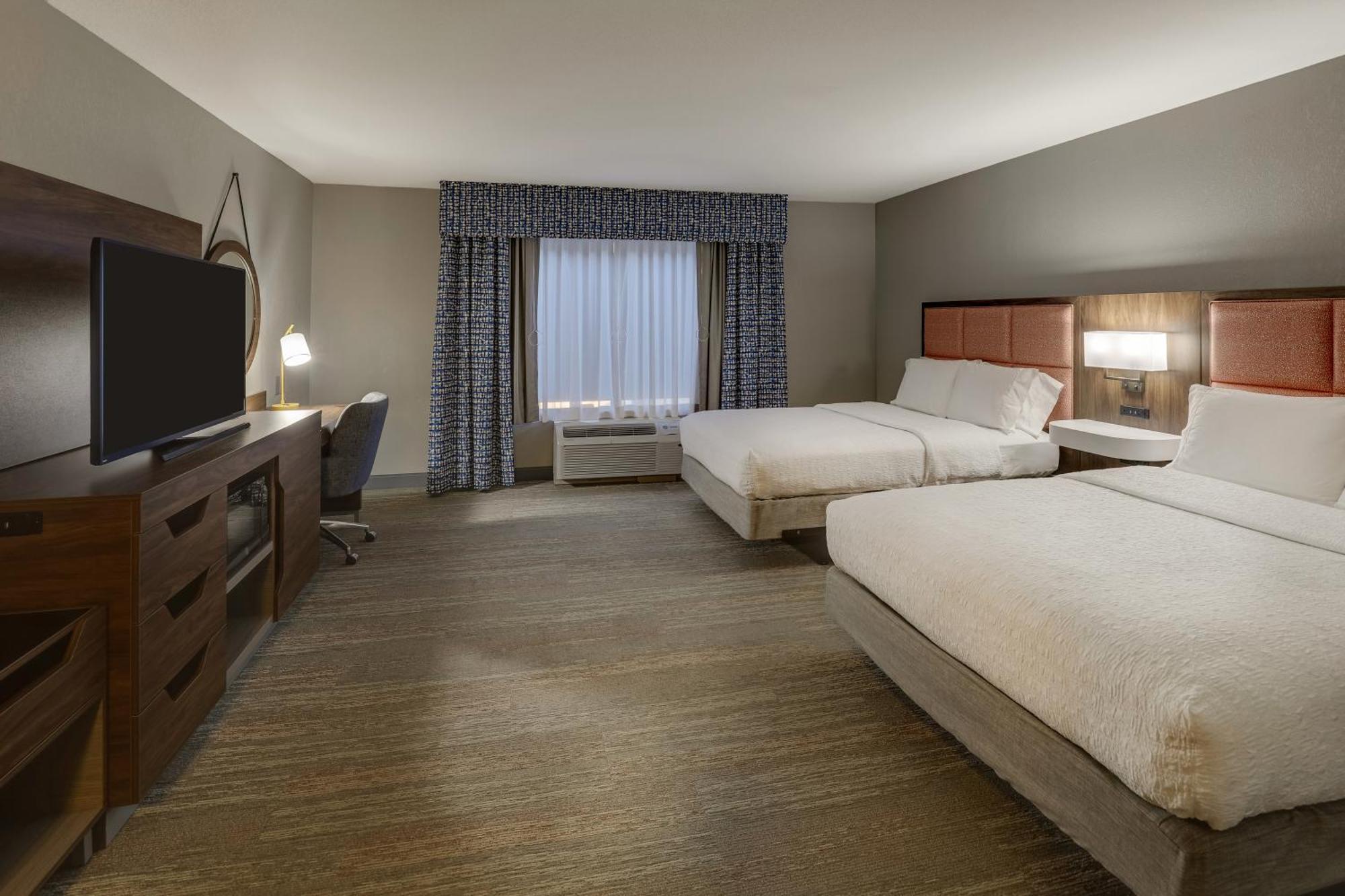 Hampton & St. Louis - Edwardsville 3*