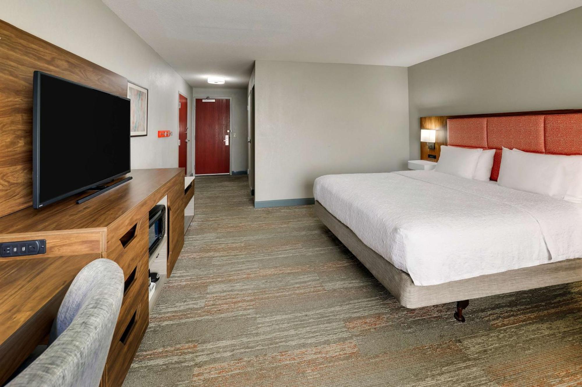 Hampton & St. Louis - Edwardsville 3*